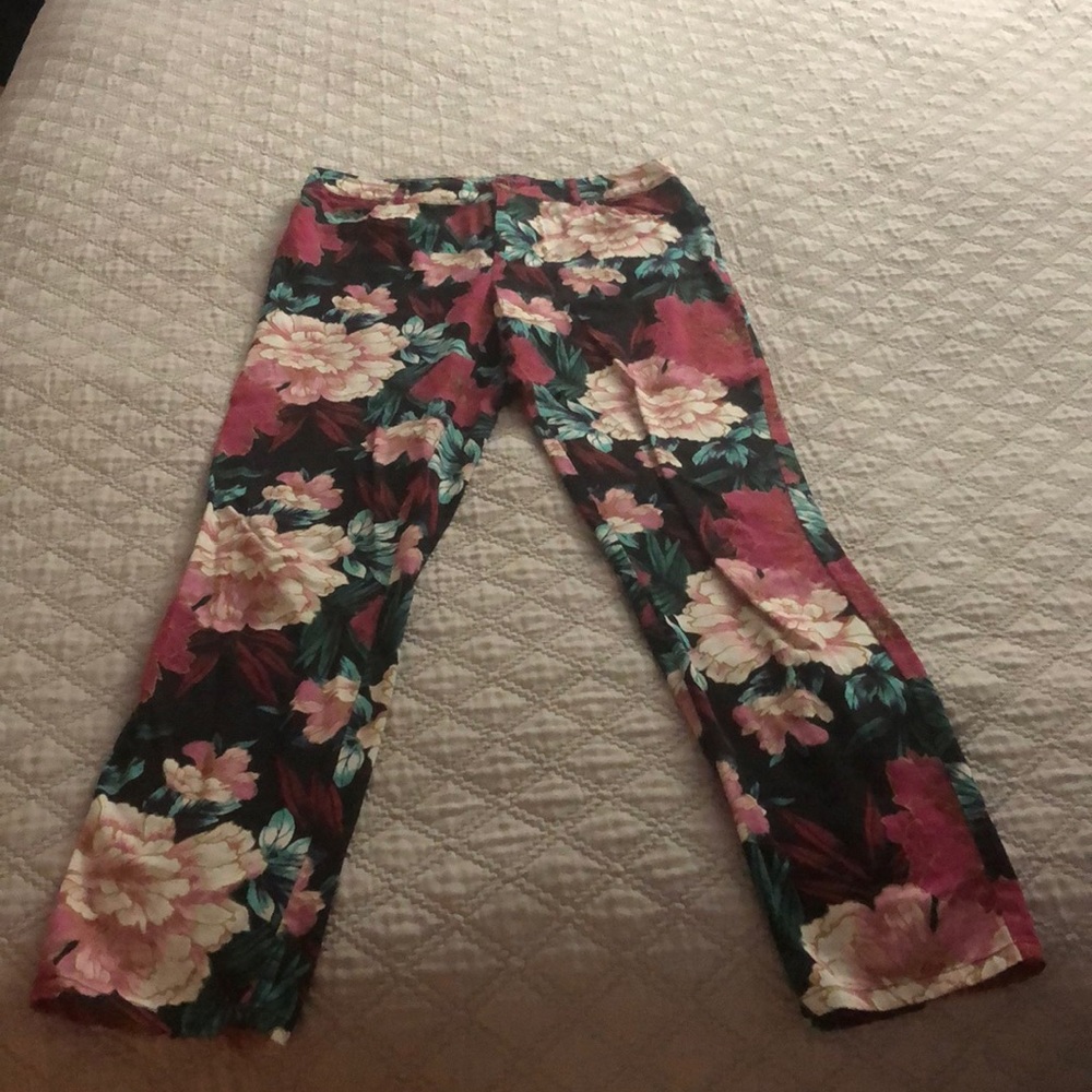 Sparkle & Fade flower print stretch jeans. Size 6